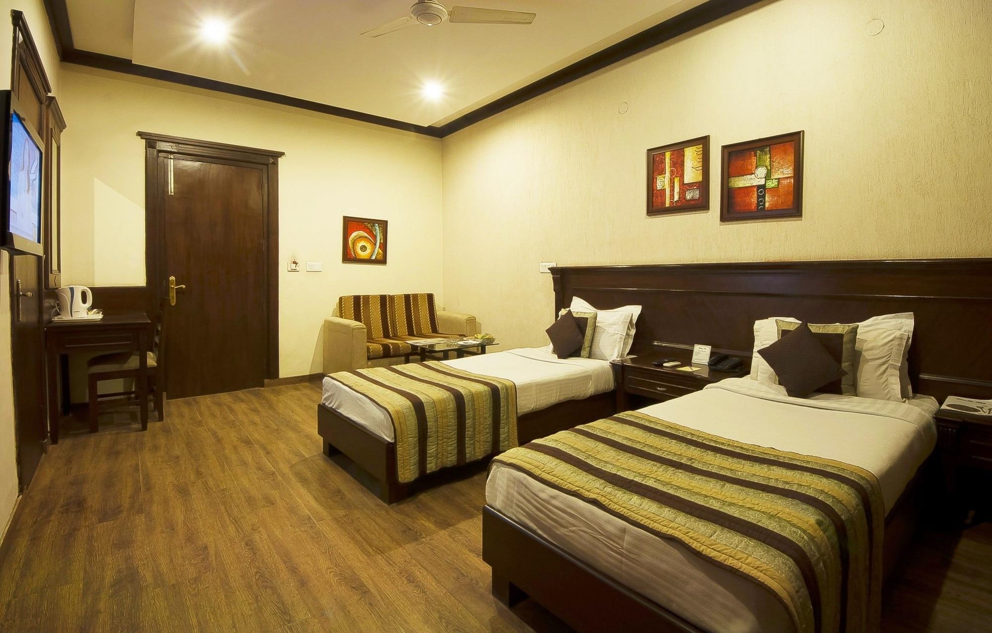 Siris 18 Hotel Gurgaon Exterior foto