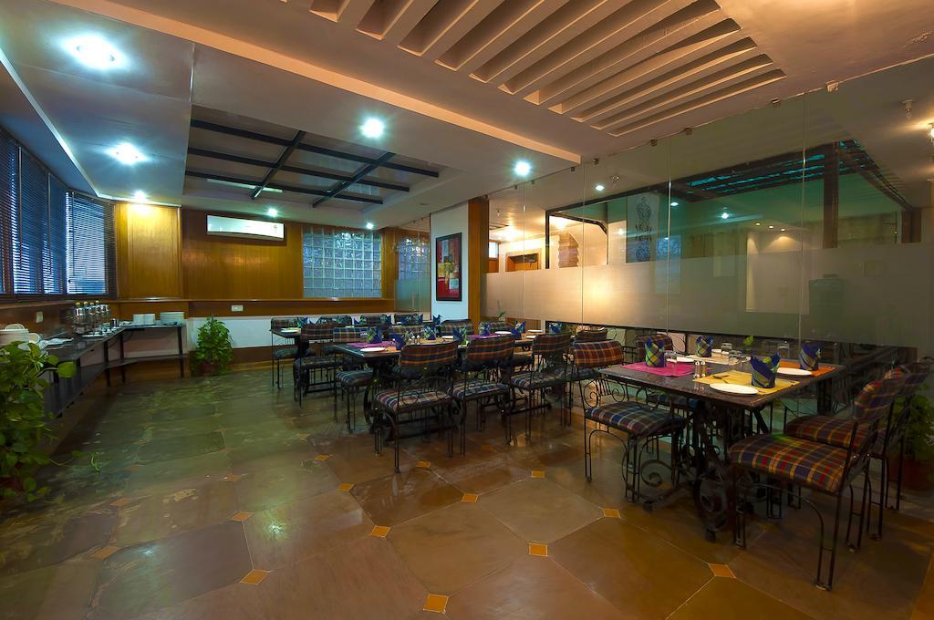 Siris 18 Hotel Gurgaon Exterior foto
