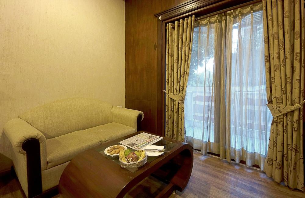 Siris 18 Hotel Gurgaon Exterior foto