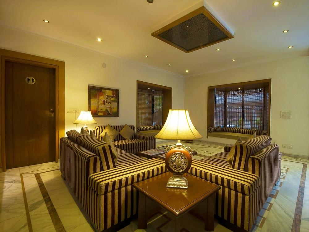 Siris 18 Hotel Gurgaon Exterior foto