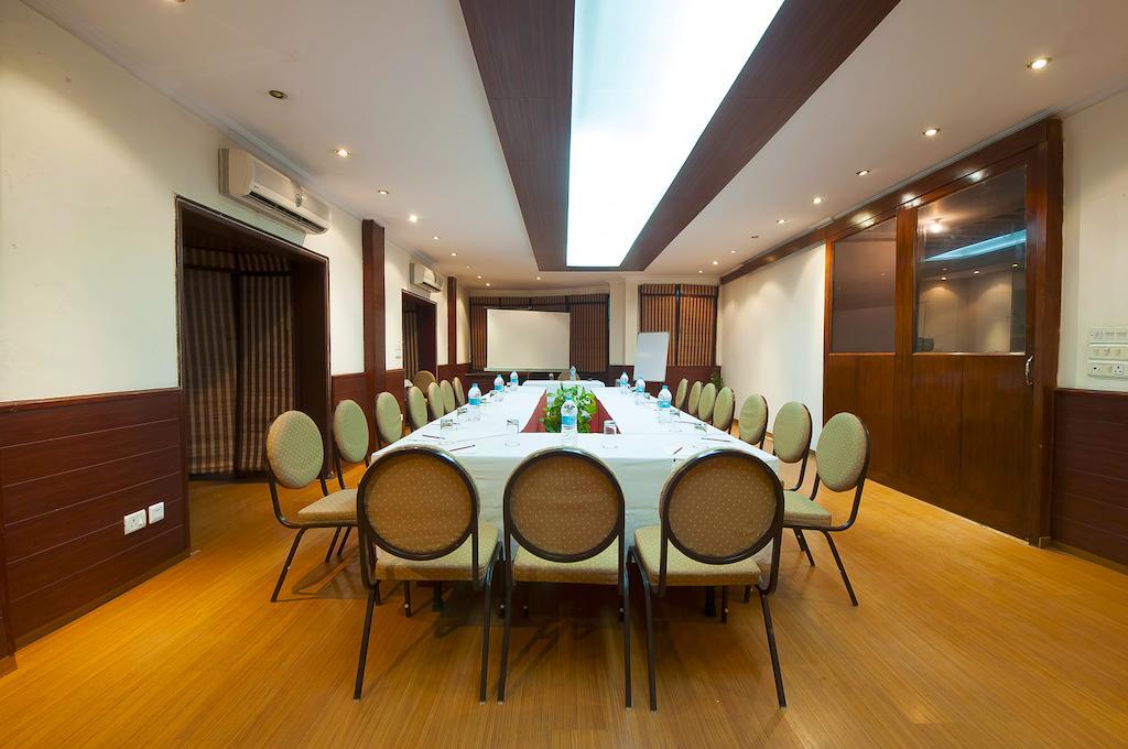 Siris 18 Hotel Gurgaon Exterior foto