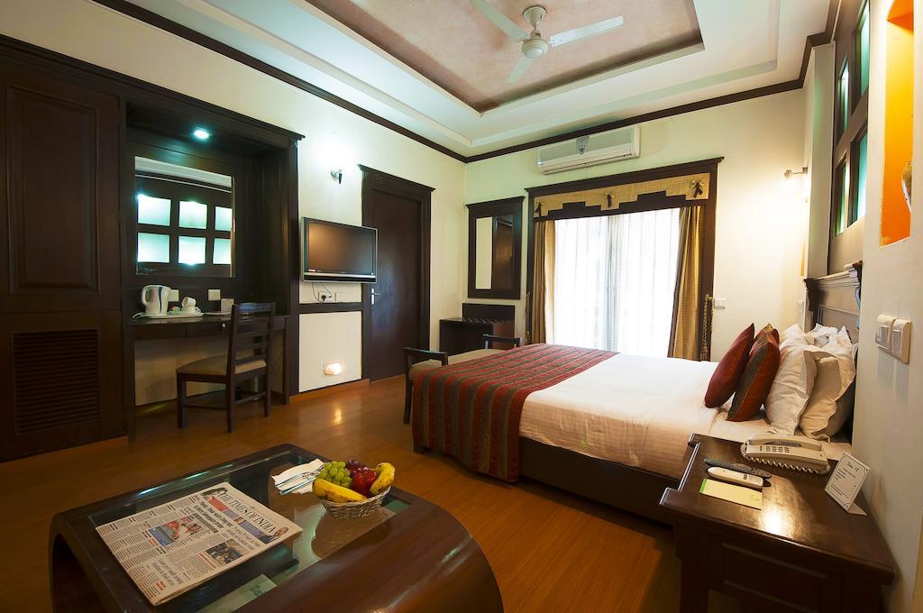 Siris 18 Hotel Gurgaon Exterior foto