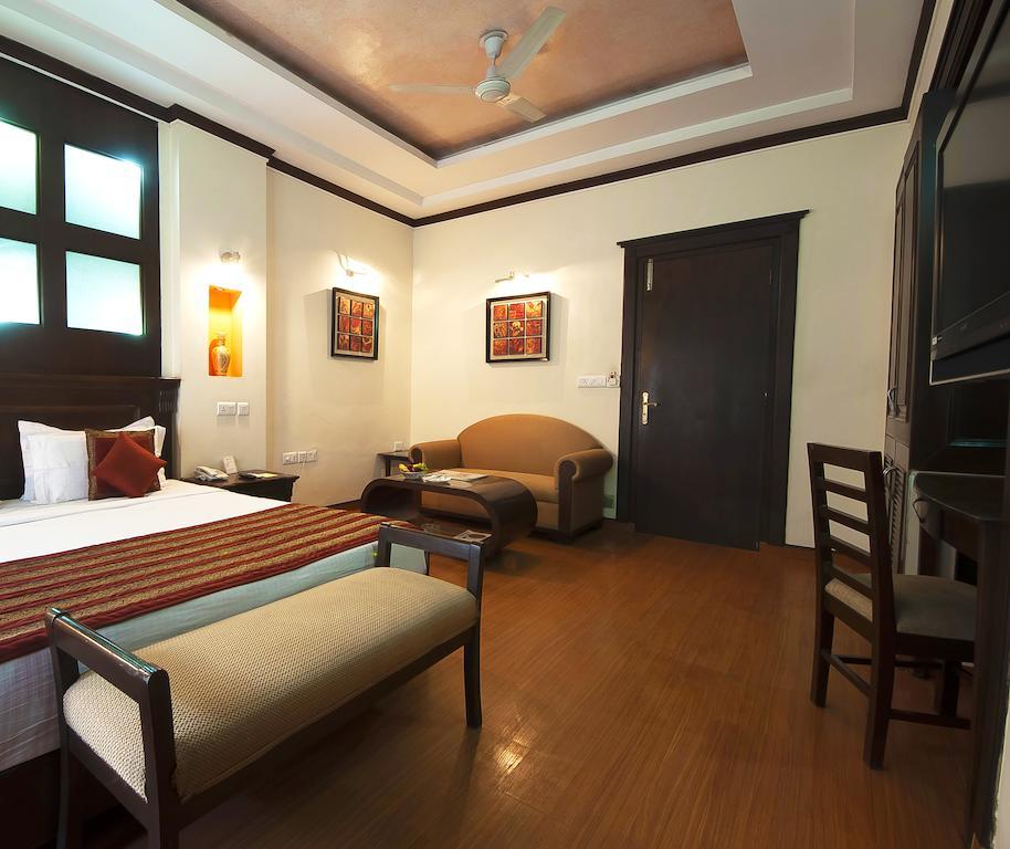 Siris 18 Hotel Gurgaon Exterior foto