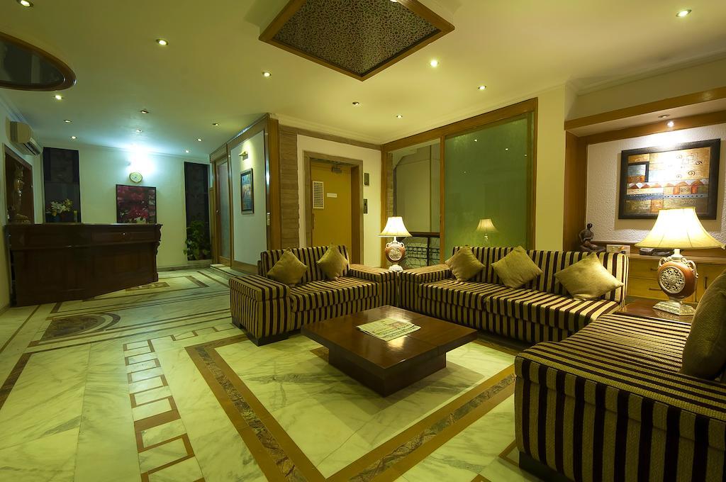 Siris 18 Hotel Gurgaon Exterior foto