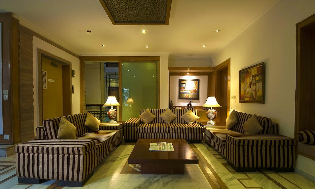 Siris 18 Hotel Gurgaon Exterior foto