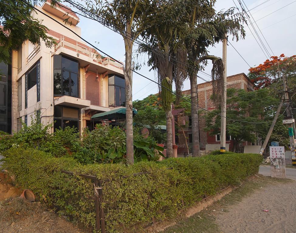 Siris 18 Hotel Gurgaon Exterior foto