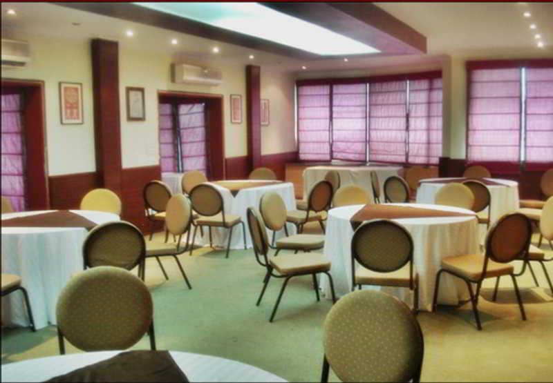 Siris 18 Hotel Gurgaon Exterior foto