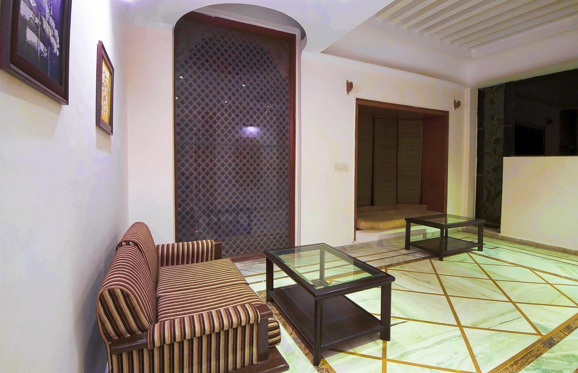 Siris 18 Hotel Gurgaon Exterior foto
